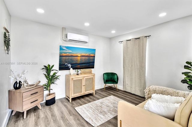 703 NE 7th Street 5, Hallandale Beach, FL 33009