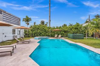 703 NE 7th Street 5, Hallandale Beach, FL 33009