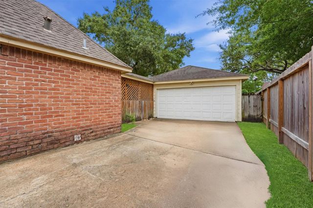 12527 Piping Rock Drive, Houston, TX 77077