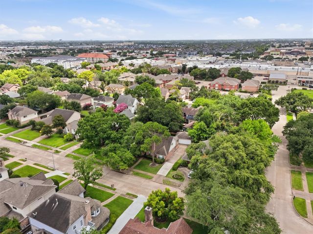 12527 Piping Rock Drive, Houston, TX 77077