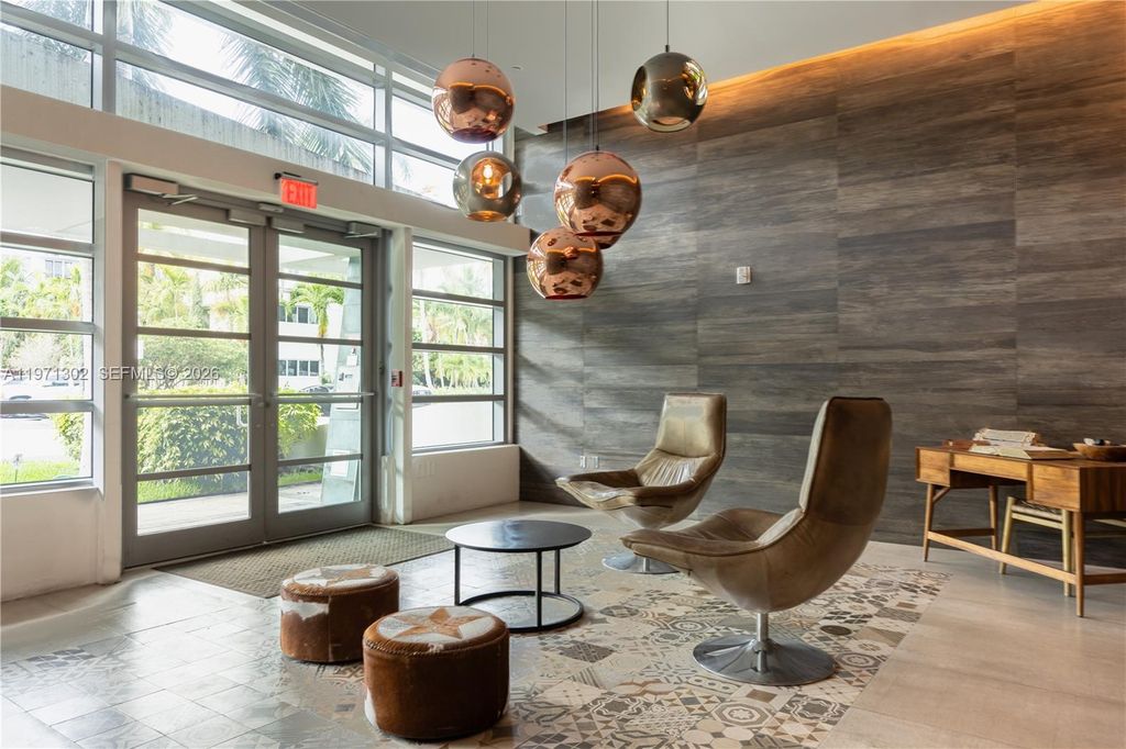 1025 92 701, Bay Harbor Islands, FL 33154