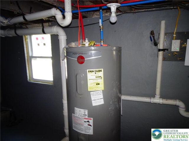 207 Sleepy Hollow Road, Bath Boro, PA 18014