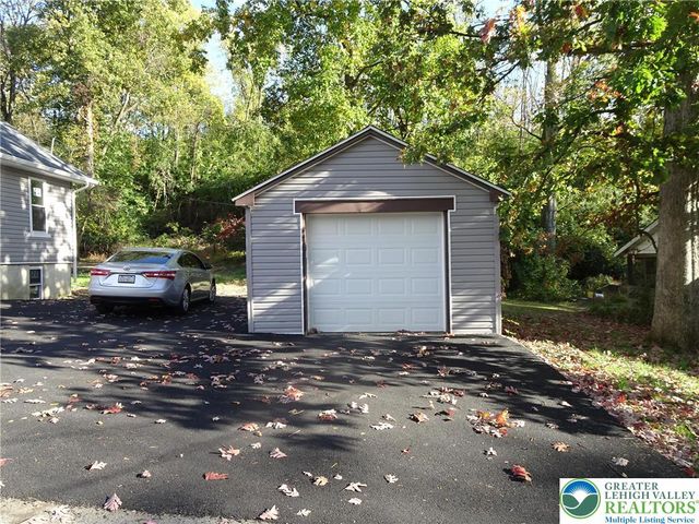 207 Sleepy Hollow Road, Bath Boro, PA 18014