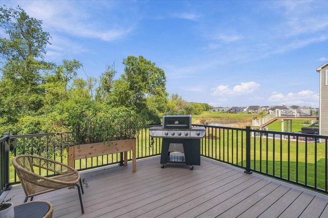 935 Kohlwey DRIVE, Grafton, WI 53024