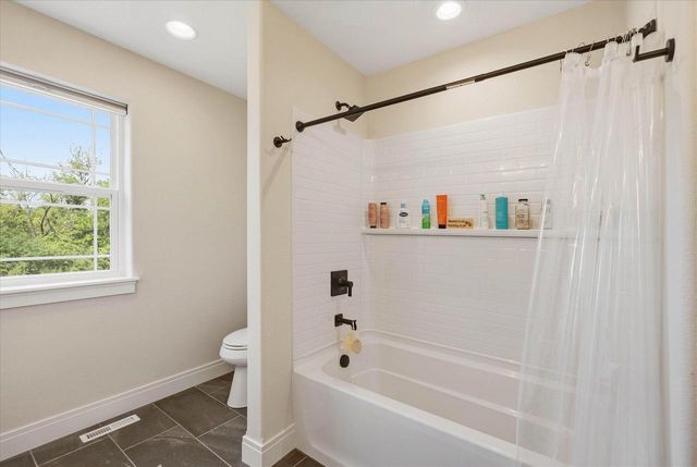 935 Kohlwey DRIVE, Grafton, WI 53024