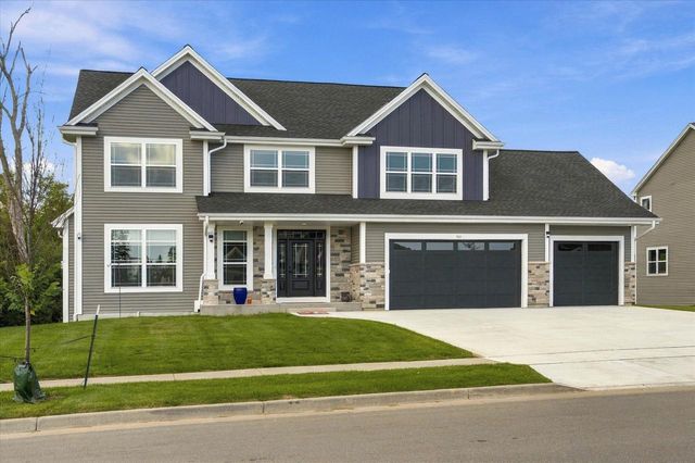 935 Kohlwey DRIVE, Grafton, WI 53024