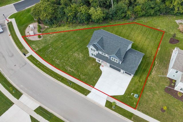 935 Kohlwey DRIVE, Grafton, WI 53024