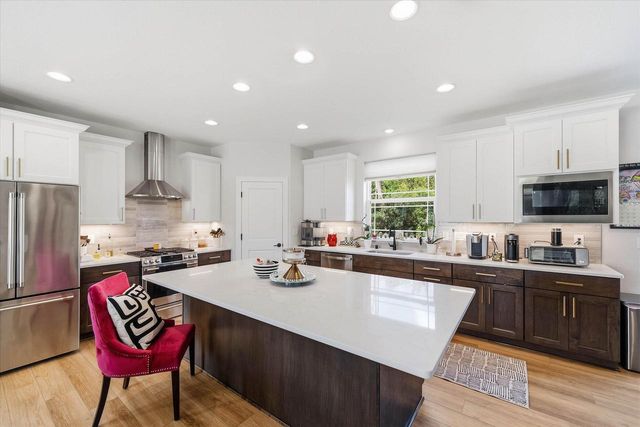 935 Kohlwey DRIVE, Grafton, WI 53024