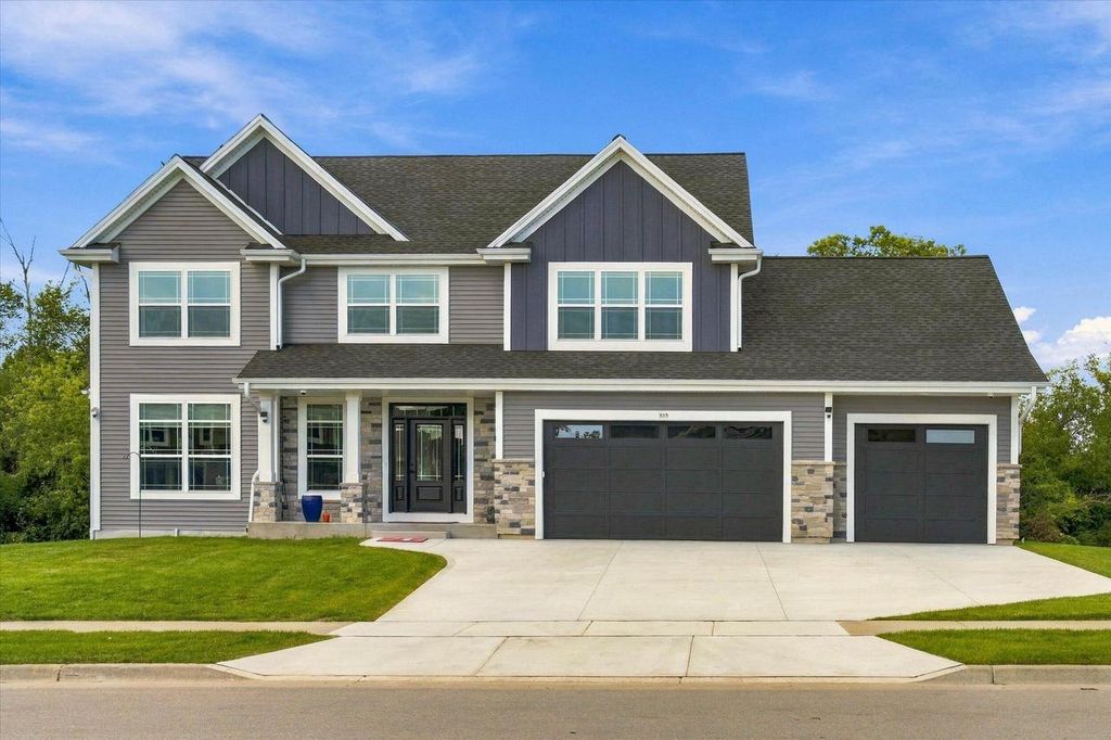 935 Kohlwey DRIVE, Grafton, WI 53024