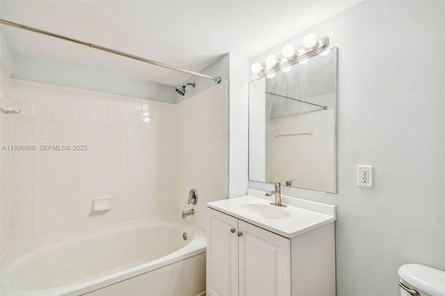 2945 NE 185th St 1407, Aventura, FL 33180