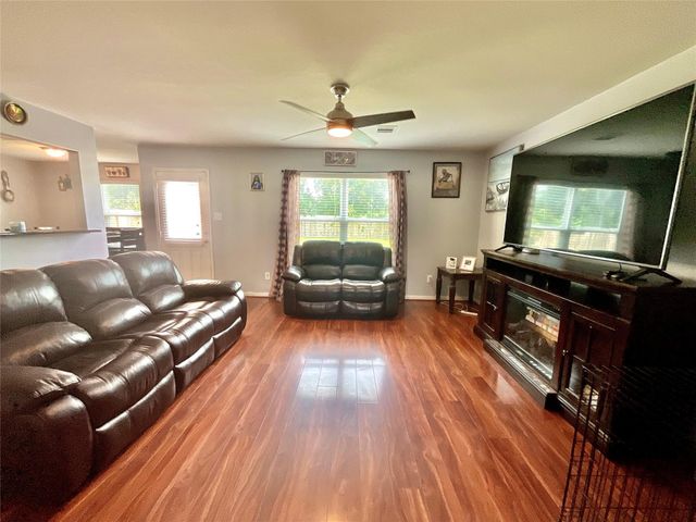 2522 Tracy Lane, Highlands, TX 77562