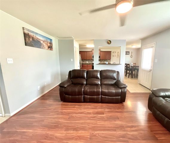 2522 Tracy Lane, Highlands, TX 77562