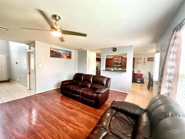 2522 Tracy Lane, Highlands, TX 77562
