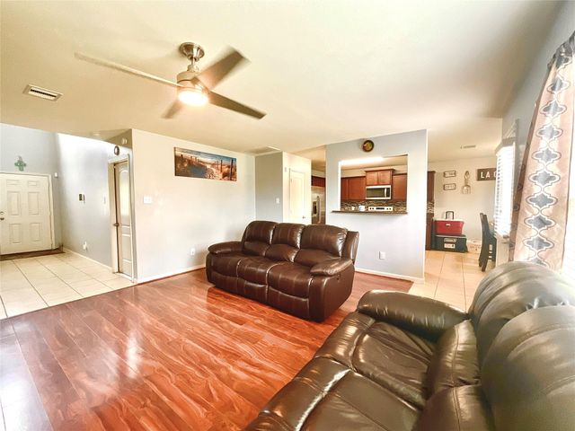 2522 Tracy Lane, Highlands, TX 77562