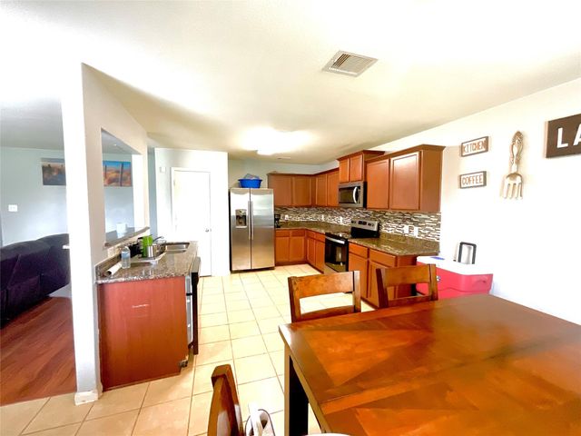 2522 Tracy Lane, Highlands, TX 77562