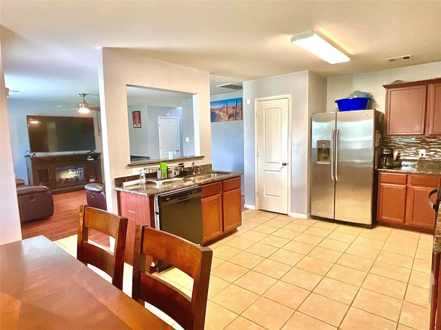 2522 Tracy Lane, Highlands, TX 77562