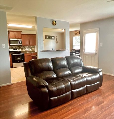 2522 Tracy Lane, Highlands, TX 77562
