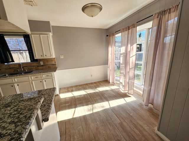 431 N Forest Boulevard, Houston, TX 77090