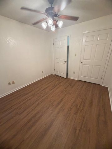 728 W San Antonio ST 730 A, Lockhart, TX 78644