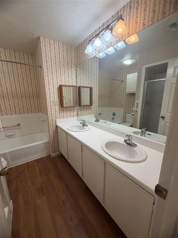 728 W San Antonio ST 730 A, Lockhart, TX 78644