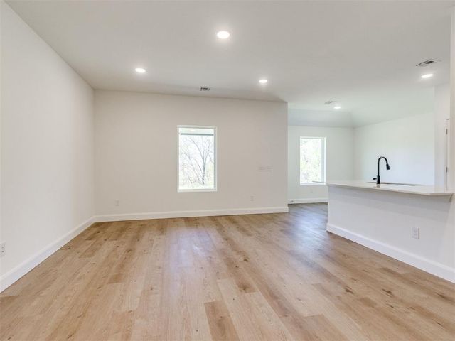2041 Brush Creek Way, Newcastle, OK 73065