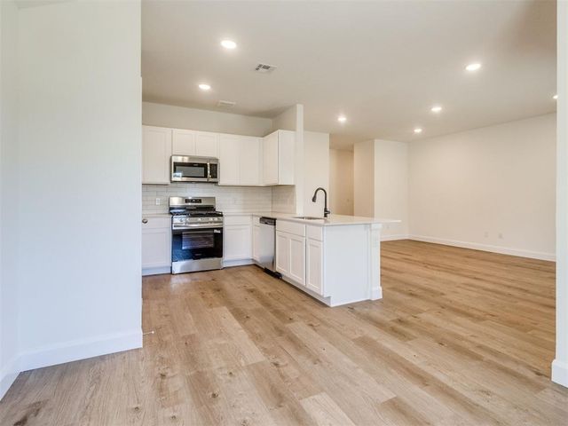 2041 Brush Creek Way, Newcastle, OK 73065