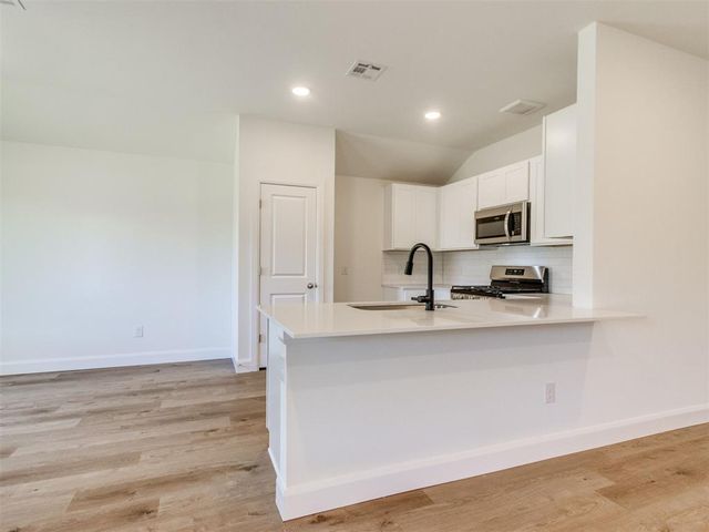 2041 Brush Creek Way, Newcastle, OK 73065