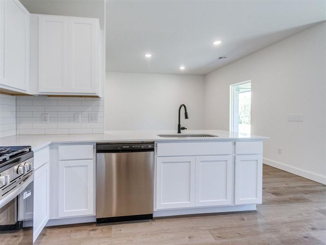 2041 Brush Creek Way, Newcastle, OK 73065