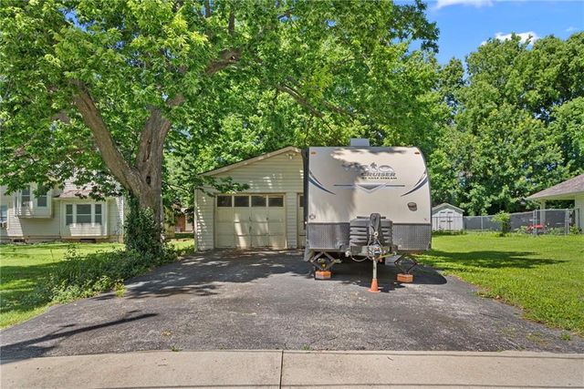 602 W Walnut Street, Grain Valley, MO 64029