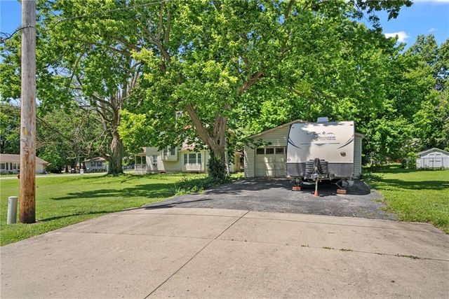 602 W Walnut Street, Grain Valley, MO 64029