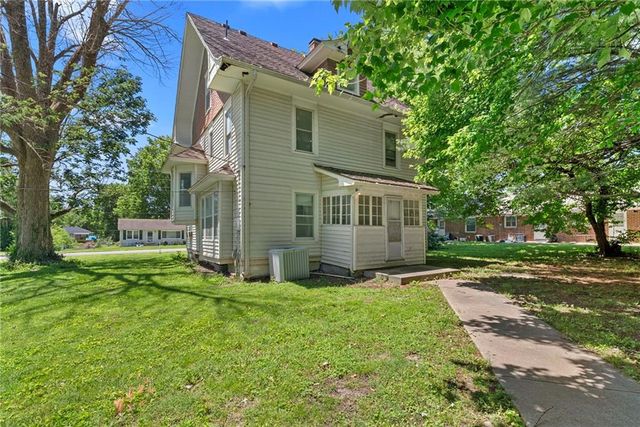 602 W Walnut Street, Grain Valley, MO 64029