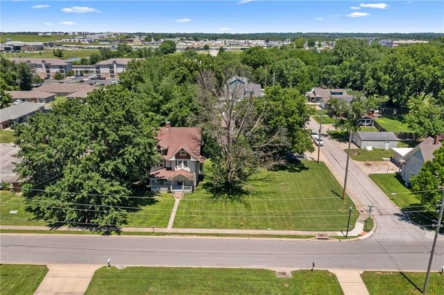 602 W Walnut Street, Grain Valley, MO 64029