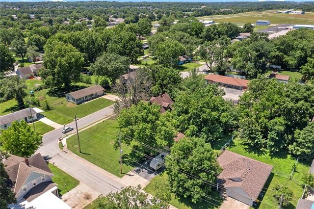 602 W Walnut Street, Grain Valley, MO 64029