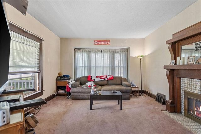 602 W Walnut Street, Grain Valley, MO 64029