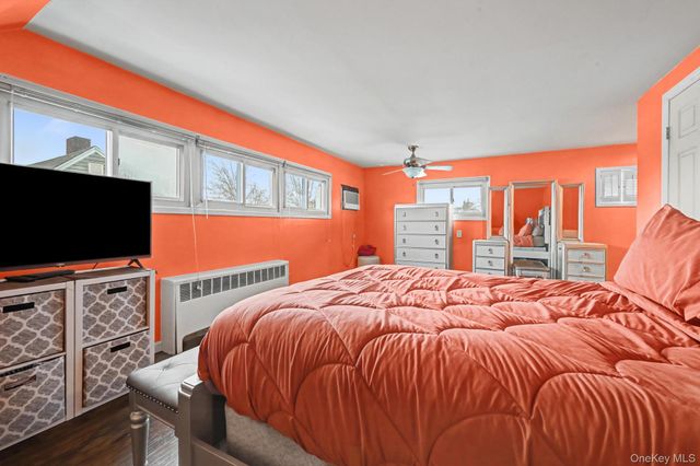 16 Starlight Lane, Levittown, NY 11756