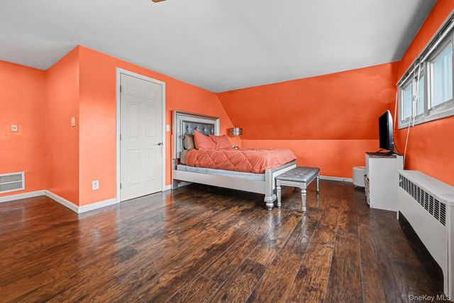 16 Starlight Lane, Levittown, NY 11756