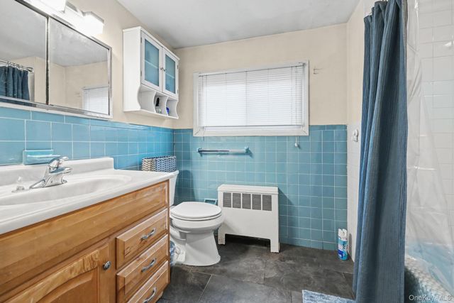 16 Starlight Lane, Levittown, NY 11756