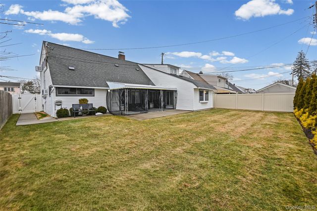 16 Starlight Lane, Levittown, NY 11756