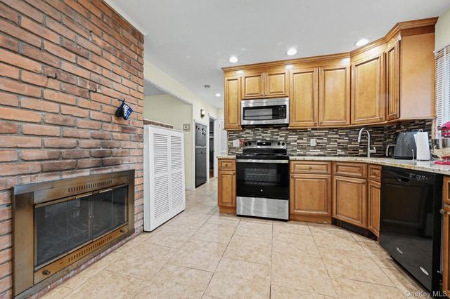 16 Starlight Lane, Levittown, NY 11756