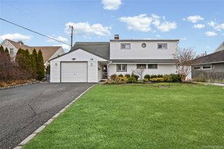 16 Starlight Lane, Levittown, NY 11756