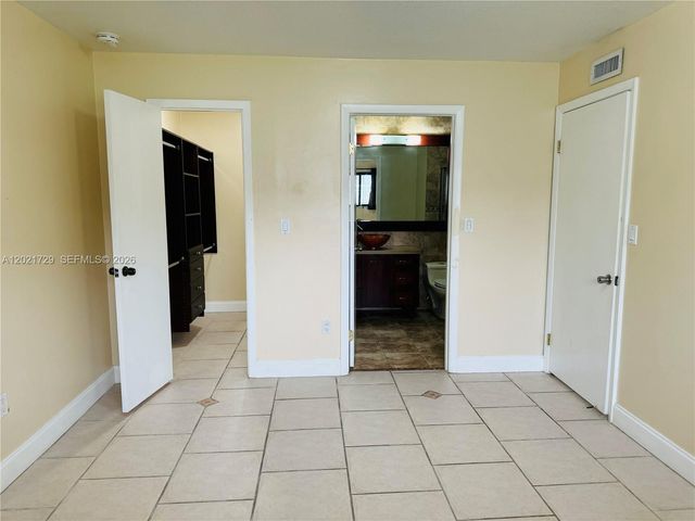 9715 Hammocks Blvd 103, Miami, FL 33196