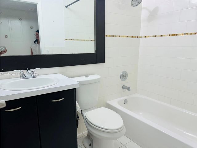 9715 Hammocks Blvd 103, Miami, FL 33196