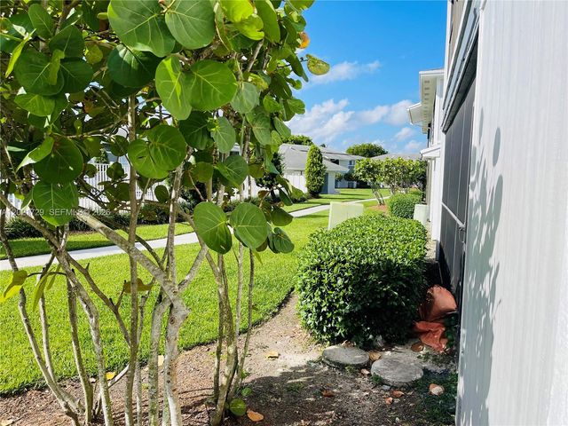 9715 Hammocks Blvd 103, Miami, FL 33196