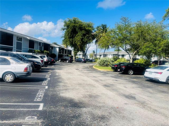 9715 Hammocks Blvd 103, Miami, FL 33196