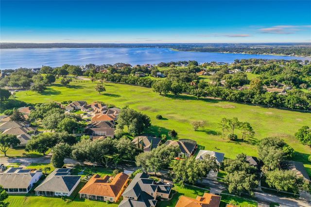 9833 SPRING LAKE DRIVE, Clermont, FL 34711