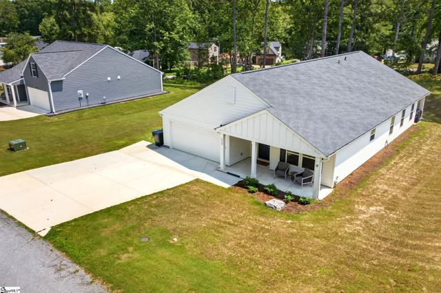 214 Woodfield Avenue, Fountain Inn, SC 29644