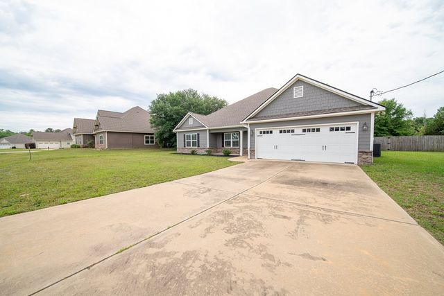 16 Maxwell Drive, Fort Mitchell, AL 36856