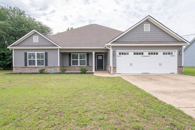 16 Maxwell Drive, Fort Mitchell, AL 36856