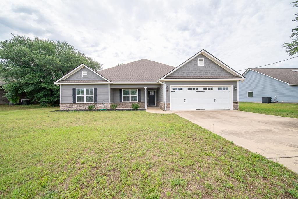 16 Maxwell Drive, Fort Mitchell, AL 36856