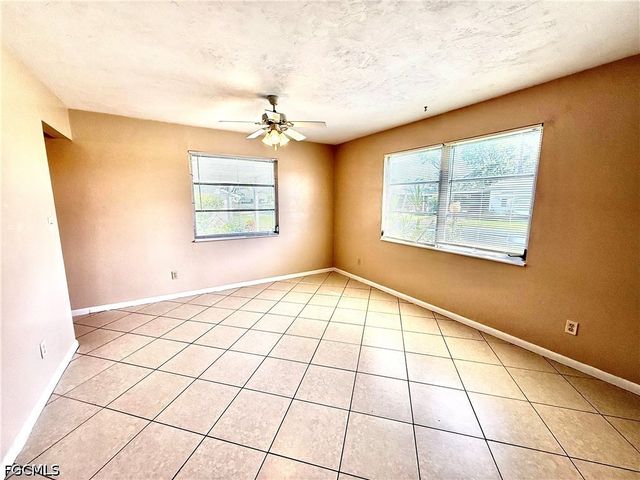 48 Heath Aster LN, Lehigh Acres, FL 33936